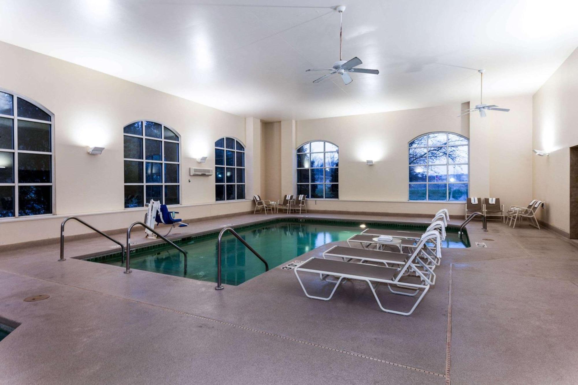 מלון La Quinta By Wyndham Milwaukee Sw ניו ברלין מראה חיצוני תמונה